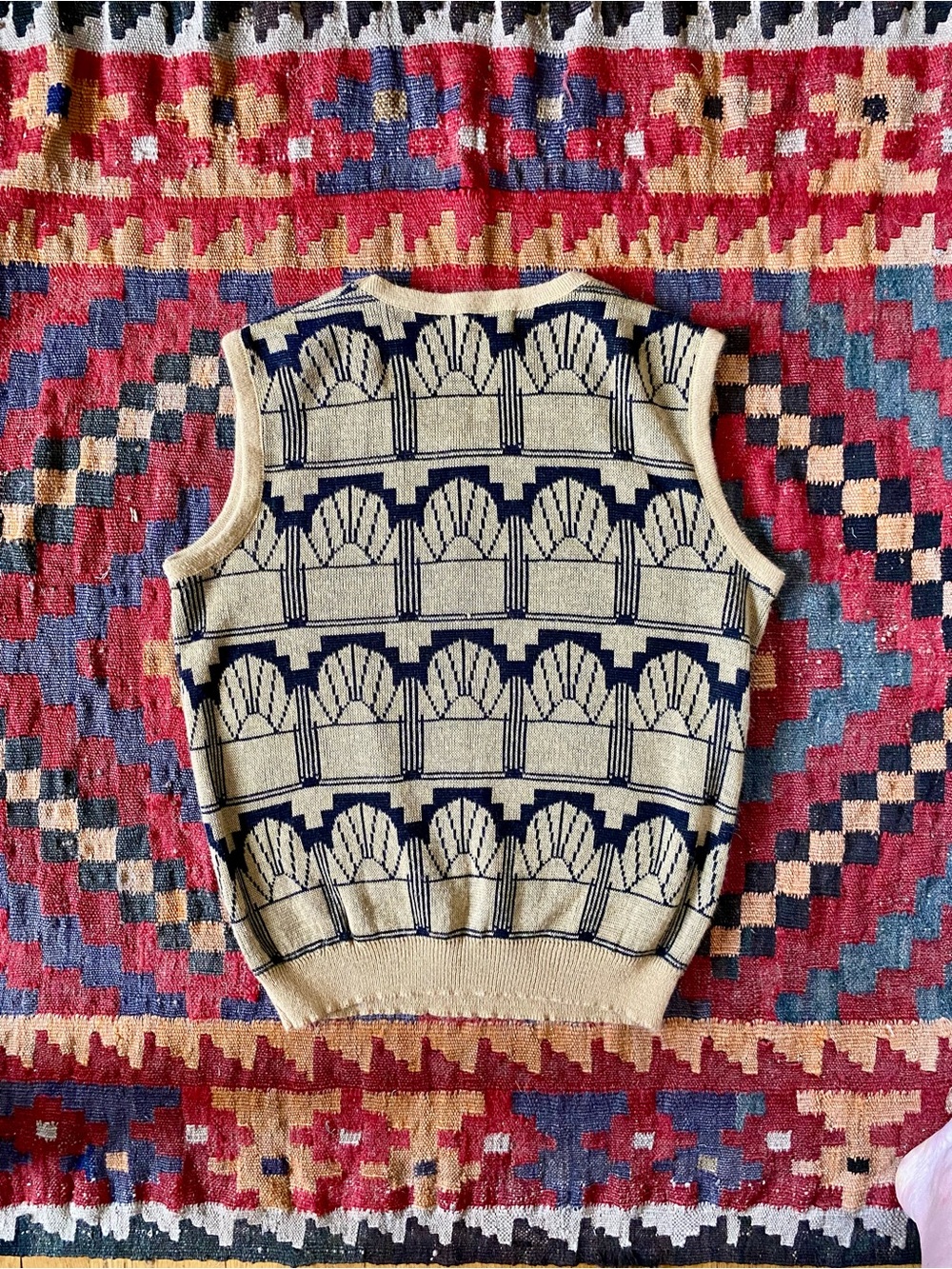 Vintage “Devon” Sleeveless Knit Sweater Vest in Art Deco design. - Picture 2 of 3